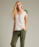 Contrast Shoulder Vee