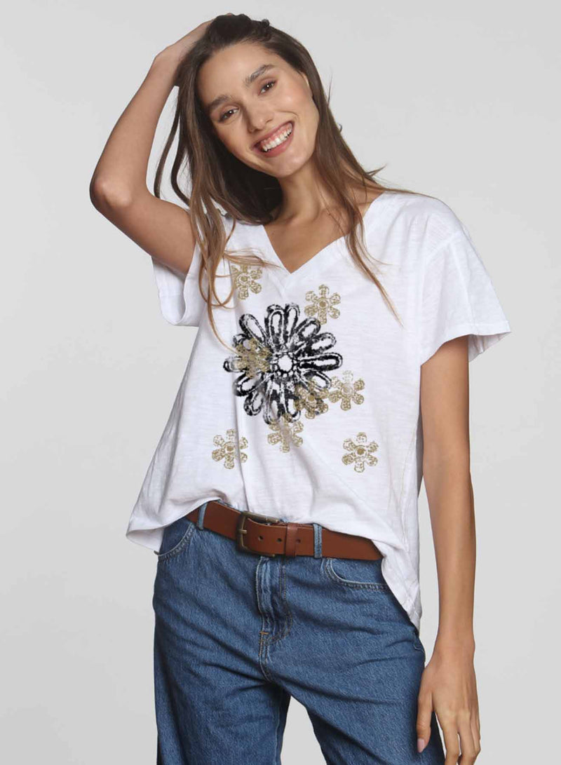 Graphic Rebel Vee - White Daisy Flower