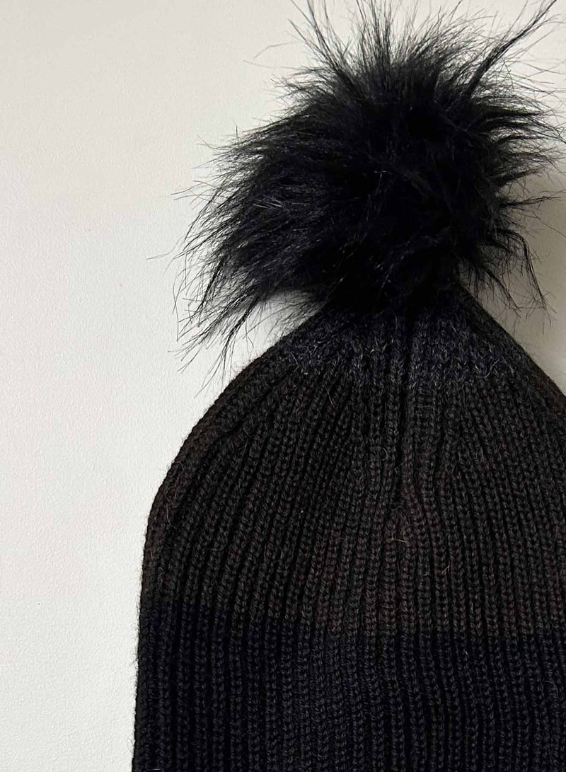 LABEL+thread Slouchy Pom Beanie display picture 3
