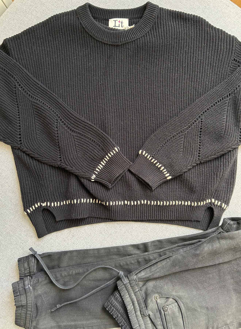 Hilda Stitch Crew - Black