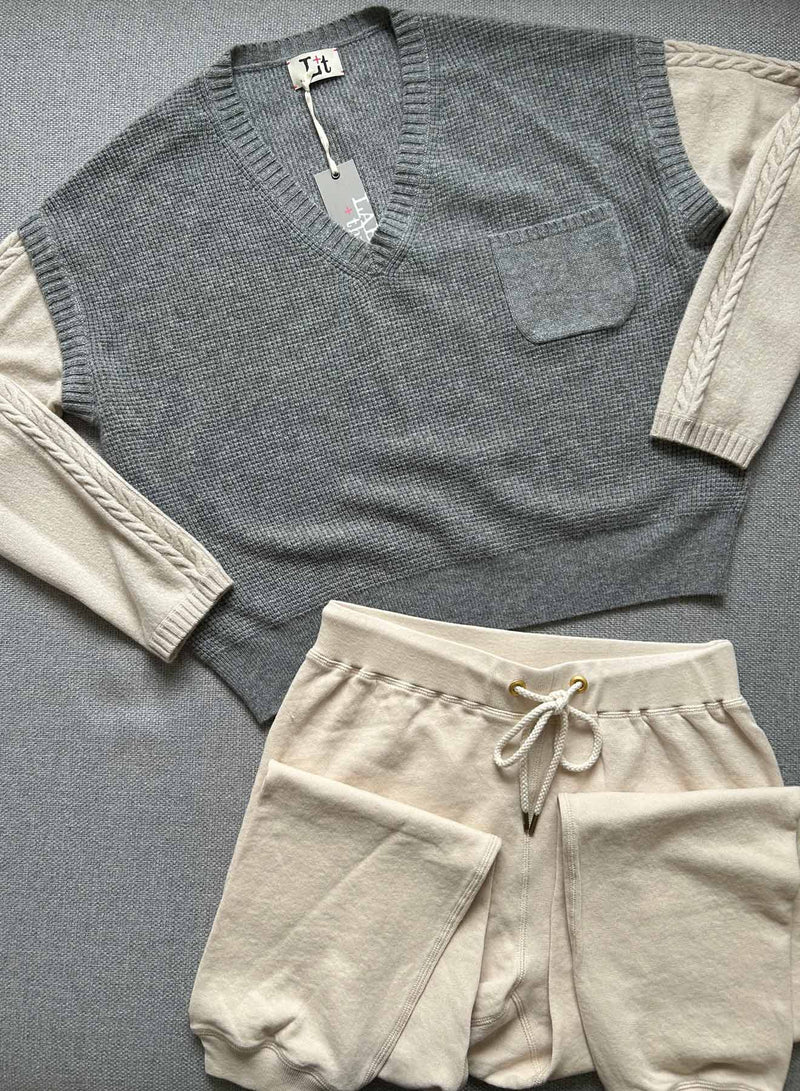 Vested Vee - Grey/ecru