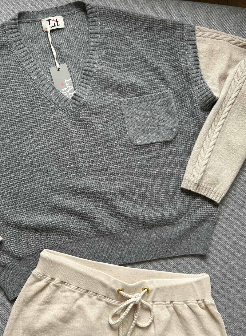 Vested Vee - Grey/ecru