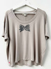 Graphic Delila Scoop - Stone Big Bow