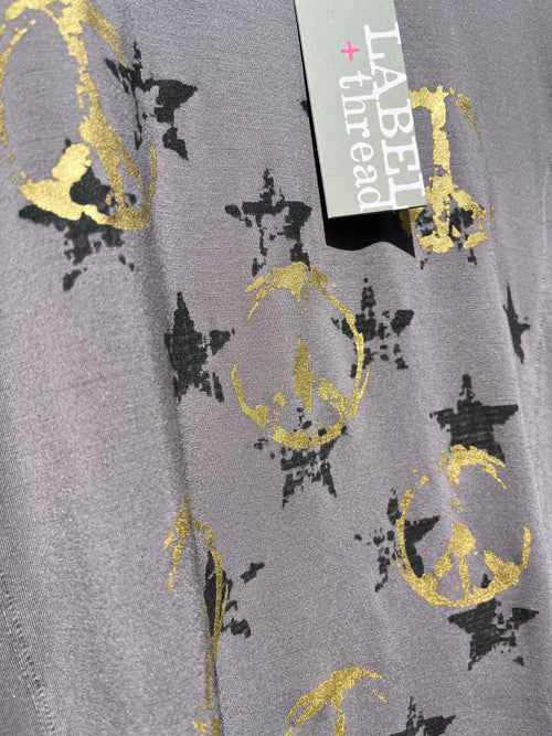 Graphic Riley LS Tee - Deep Taupe Peaceful